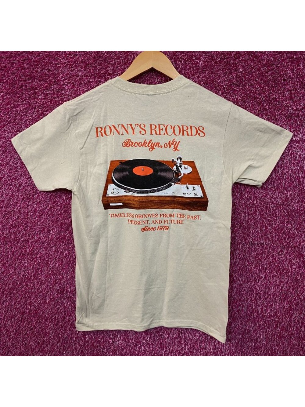 Fashion Nova Ronny's Records Brooklyn NYC Graphic T-Shirt Medium